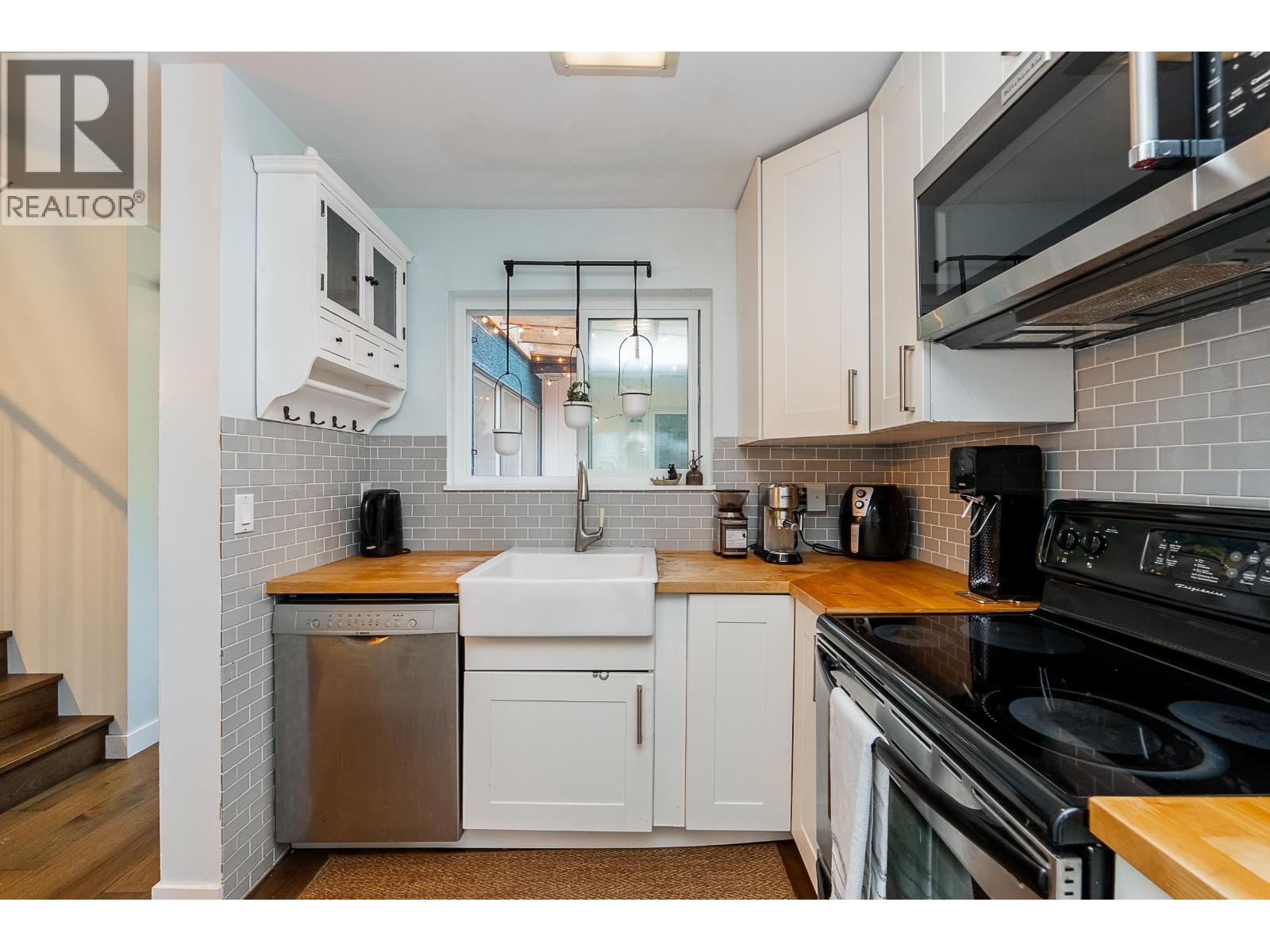 3005 Firbrook Place, Coquitlam, BC - Indoor Photo Showing Kitchen