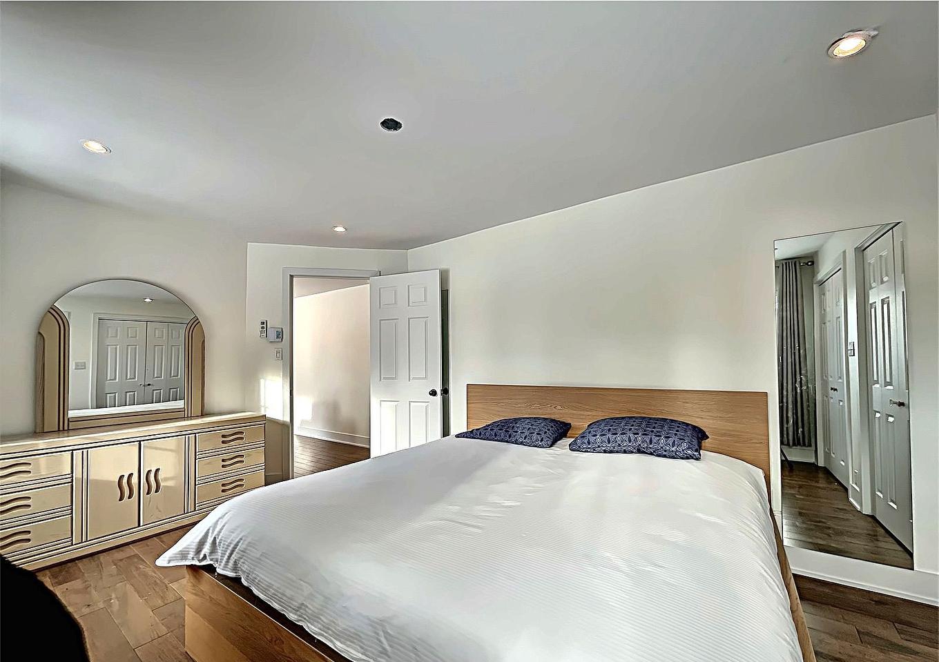 Primary bedroom - 1622 Côte St-Gabriel O., Saint-Sauveur, QC - Indoor Photo Showing Bedroom