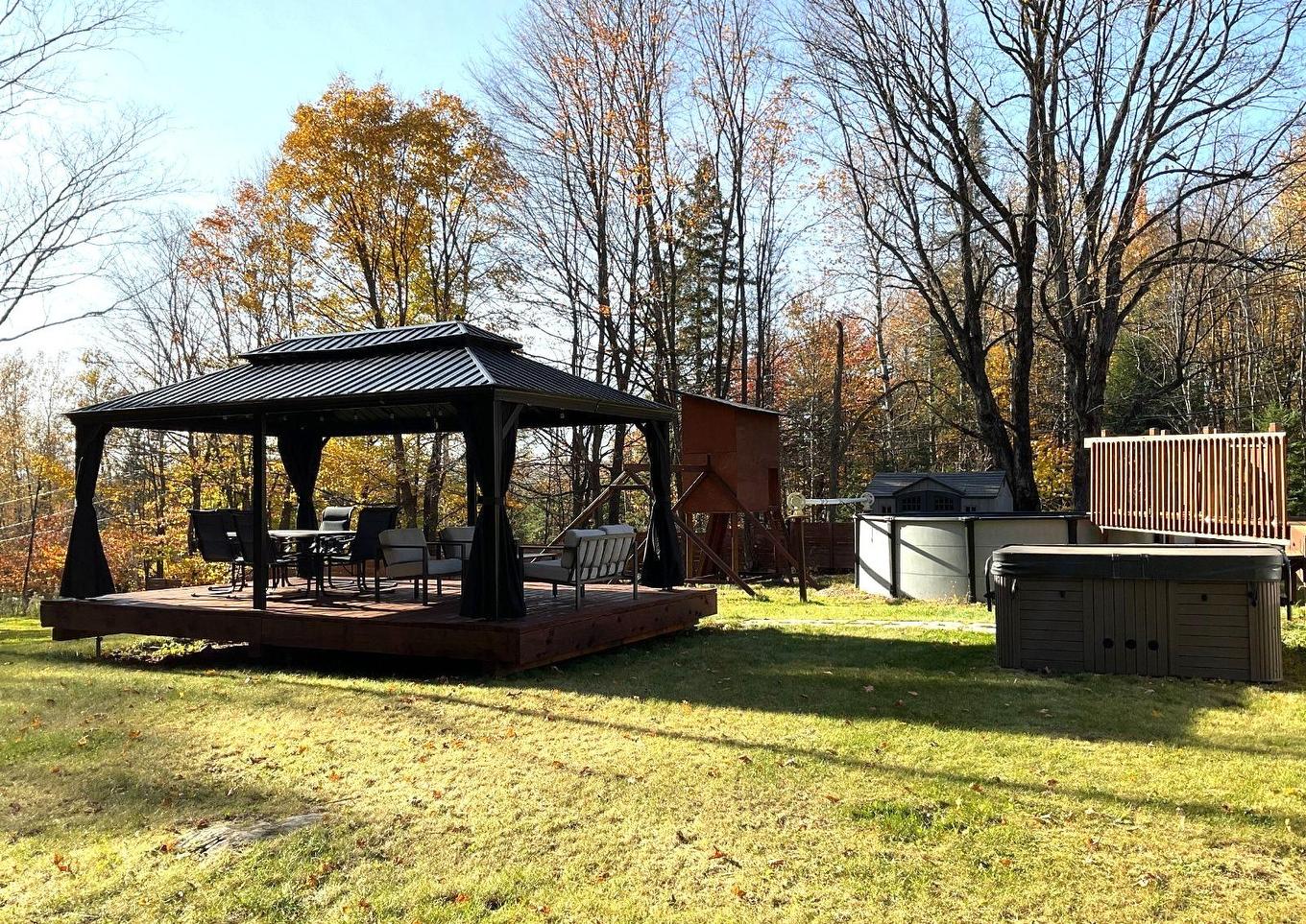 Backyard - 1622 Côte St-Gabriel O., Saint-Sauveur, QC - Outdoor