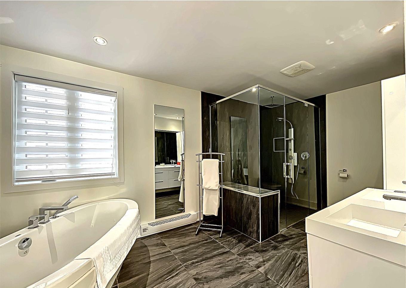 Bathroom - 1622 Côte St-Gabriel O., Saint-Sauveur, QC - Indoor