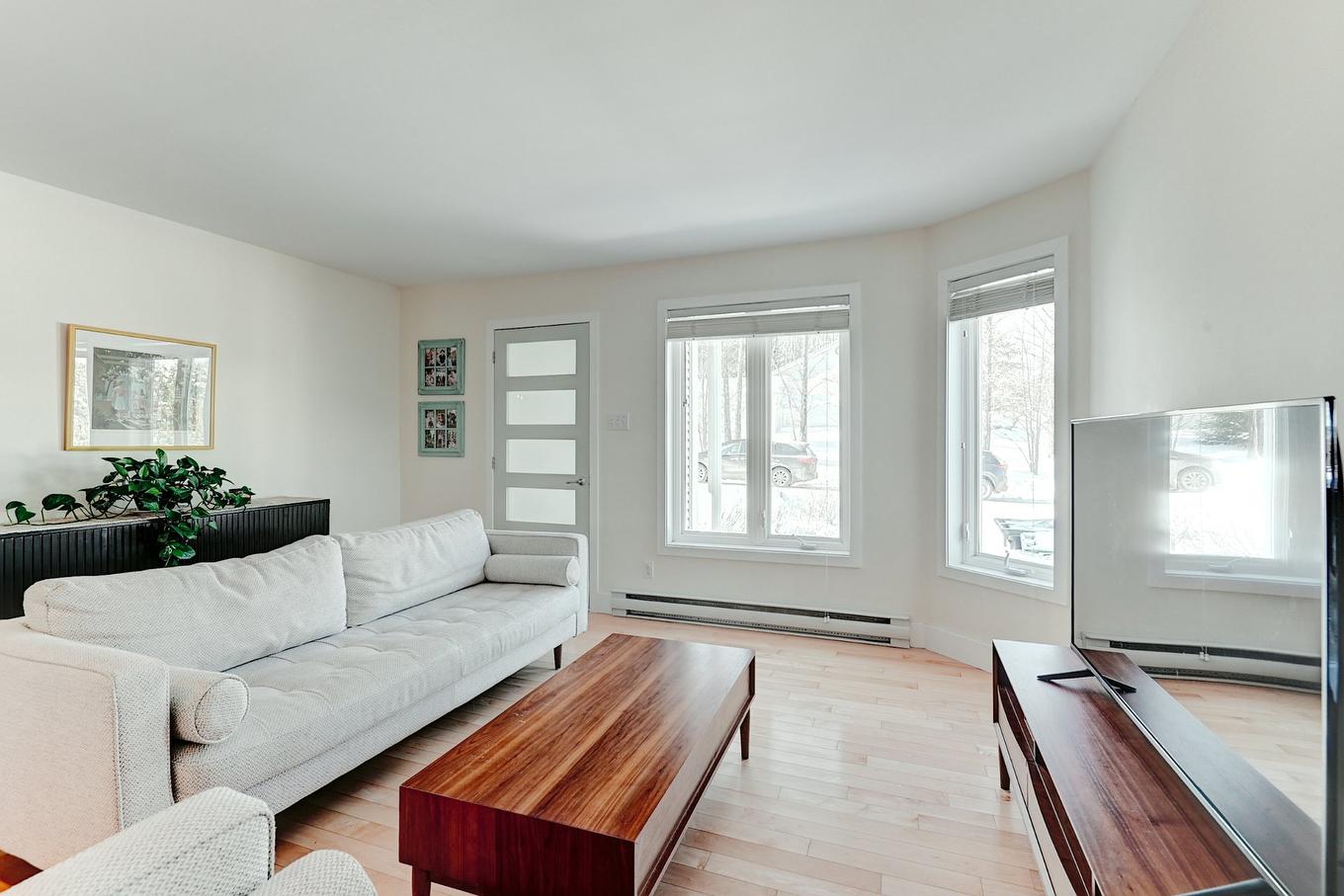 Living room - 4587 Rue Du Calembour, Sherbrooke (Brompton/Rock Forest/Saint-Élie/Deauville), QC - Indoor Photo Showing Living Room