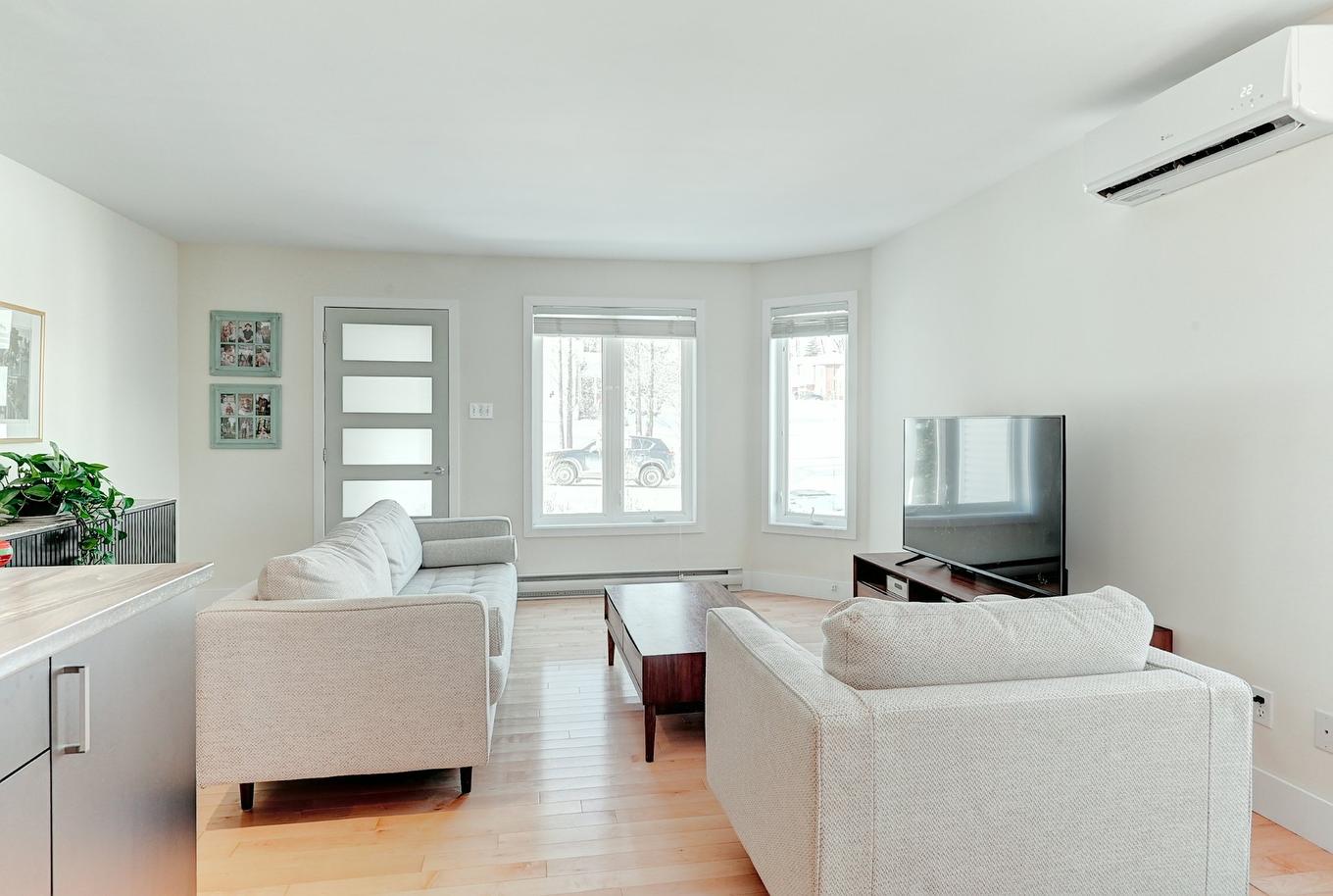 Living room - 4587 Rue Du Calembour, Sherbrooke (Brompton/Rock Forest/Saint-Élie/Deauville), QC - Indoor Photo Showing Living Room