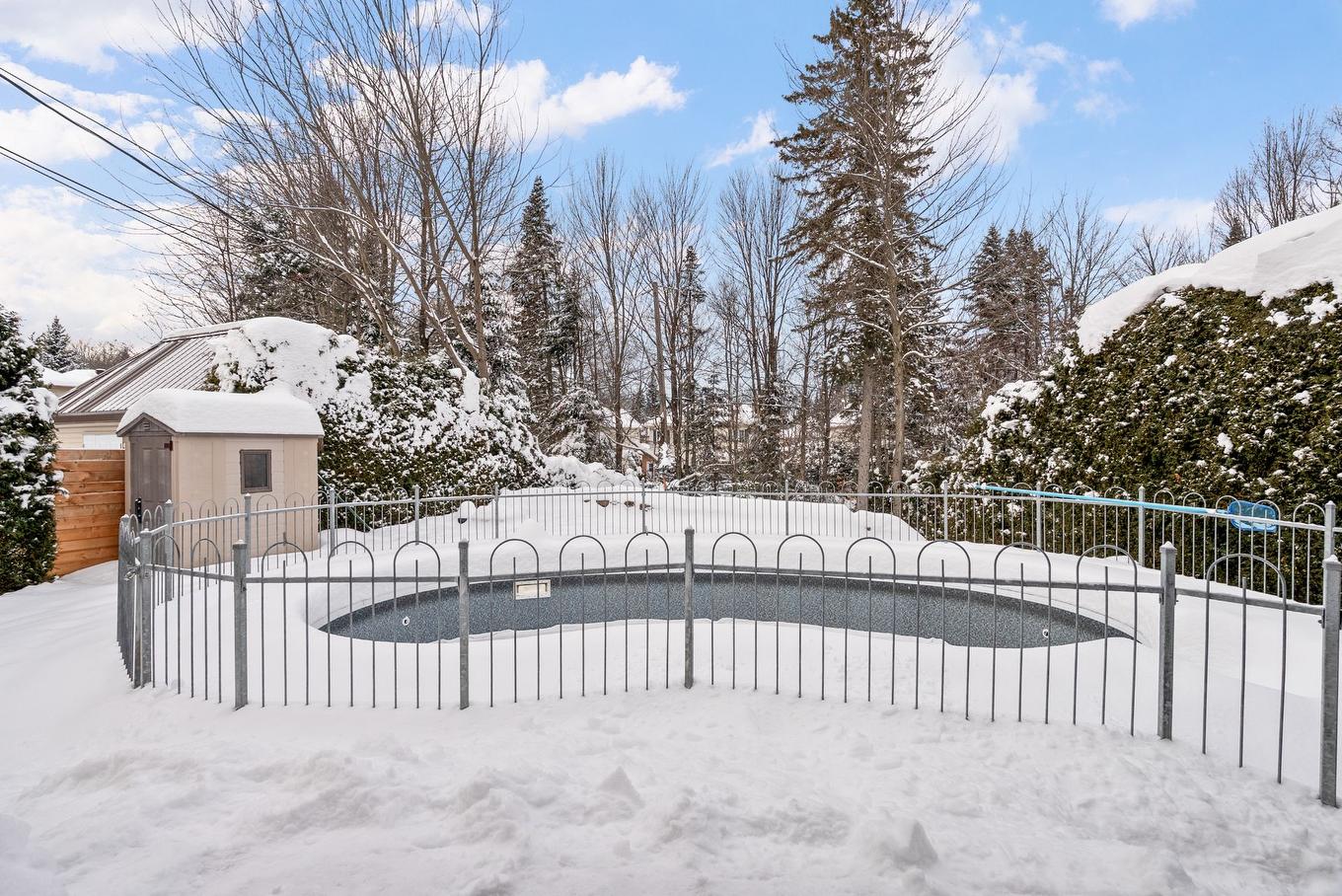 Piscine - 1210 Rue Du Geyser, Québec (La Haute-Saint-Charles), QC - Outdoor