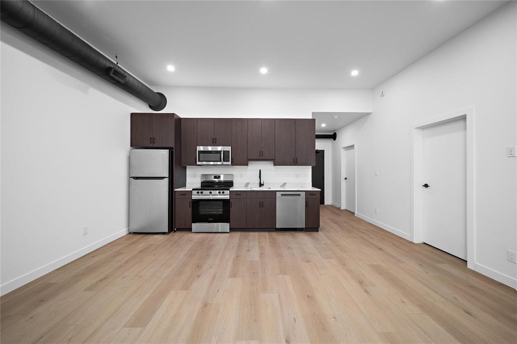 204 287 Hamilton Street, Neepawa, MB - Indoor Photo Showing Kitchen