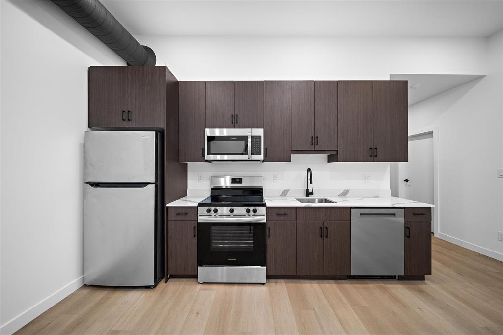 204 287 Hamilton Street, Neepawa, MB - Indoor Photo Showing Kitchen