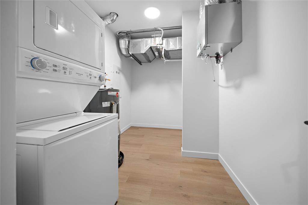 204 287 Hamilton Street, Neepawa, MB - Indoor Photo Showing Laundry Room