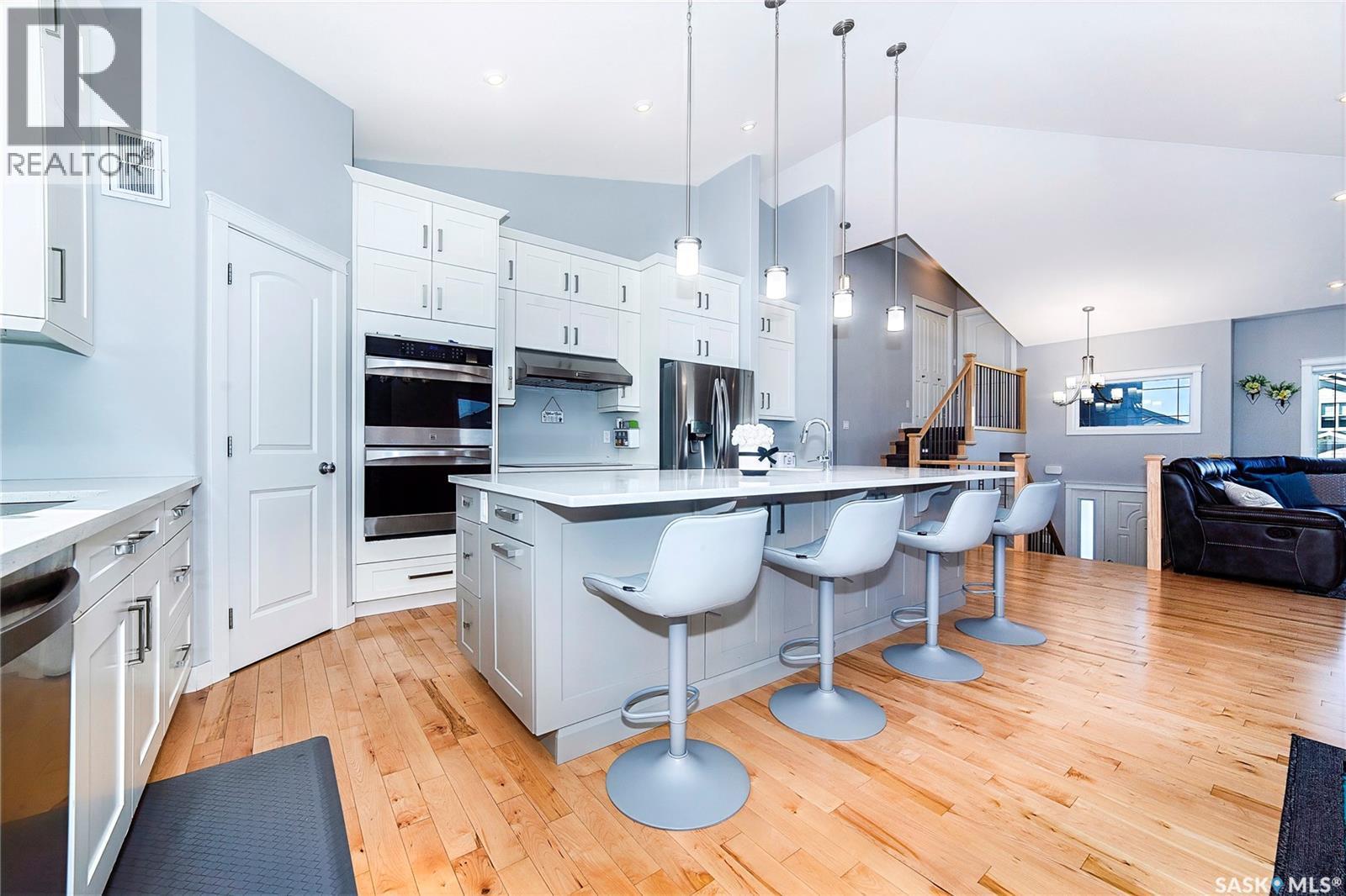 334 Gillies Crescent, Saskatoon, SK - Indoor Photo Showing Kitchen With Upgraded Kitchen
