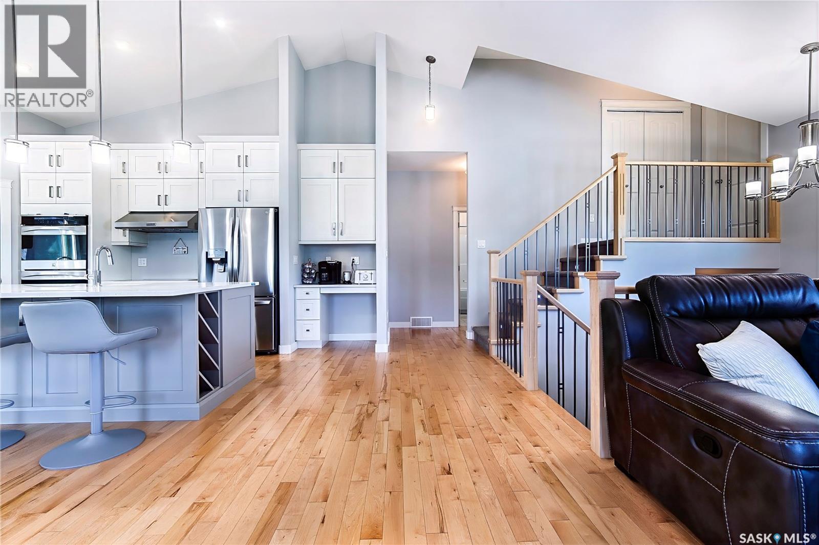 334 Gillies Crescent, Saskatoon, SK - Indoor Photo Showing Kitchen With Upgraded Kitchen
