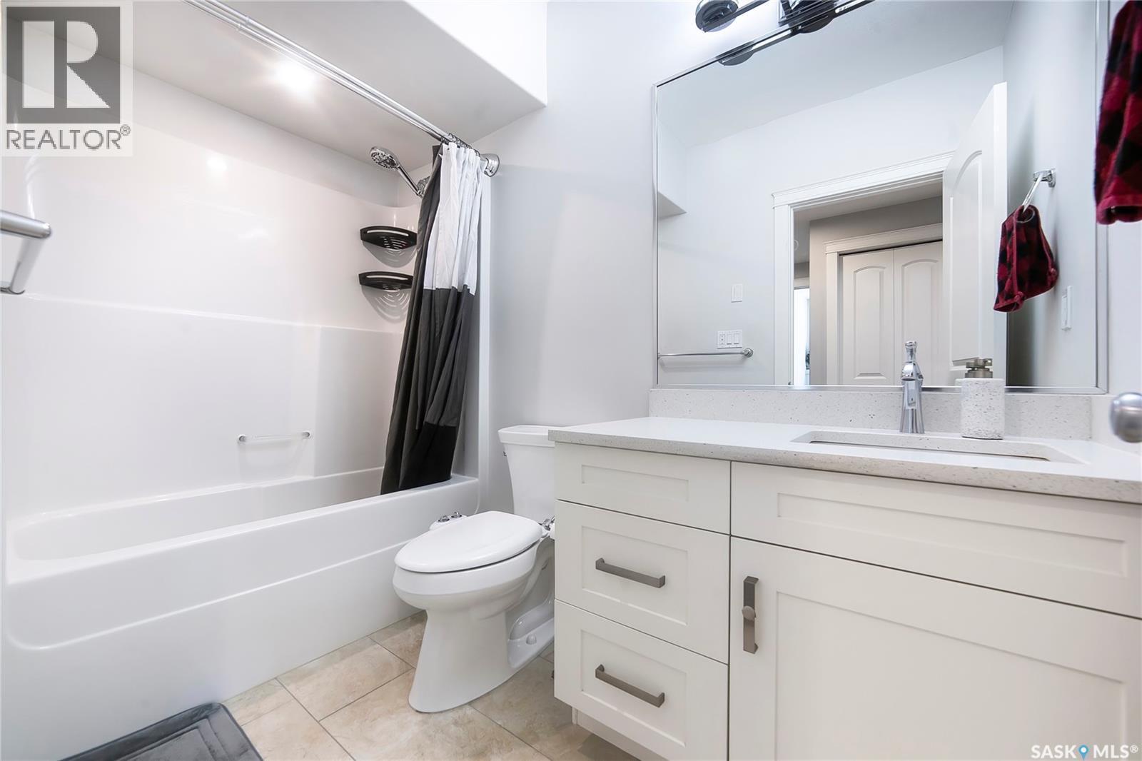 334 Gillies Crescent, Saskatoon, SK - Indoor Photo Showing Bathroom