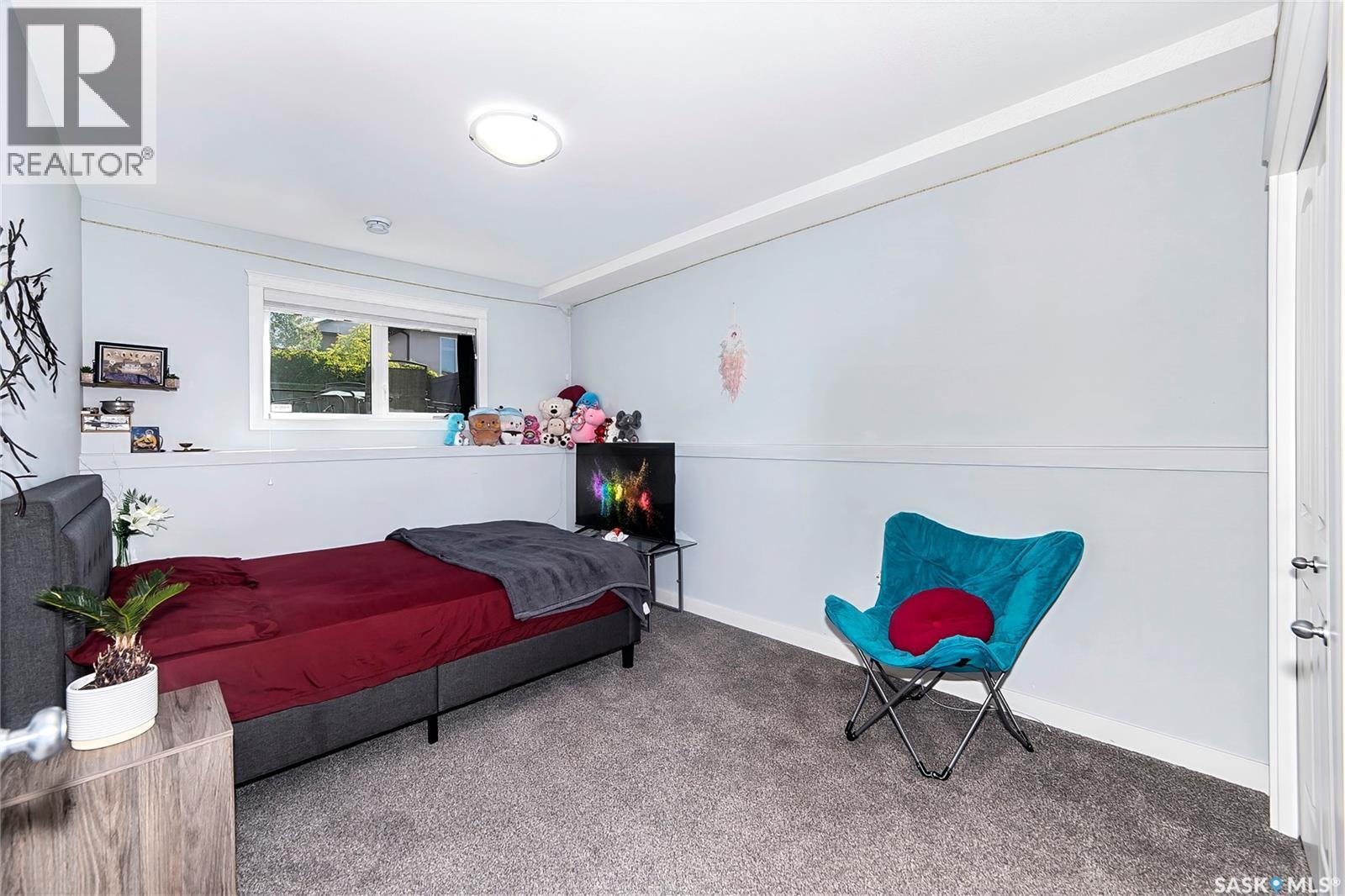 334 Gillies Crescent, Saskatoon, SK - Indoor Photo Showing Bedroom