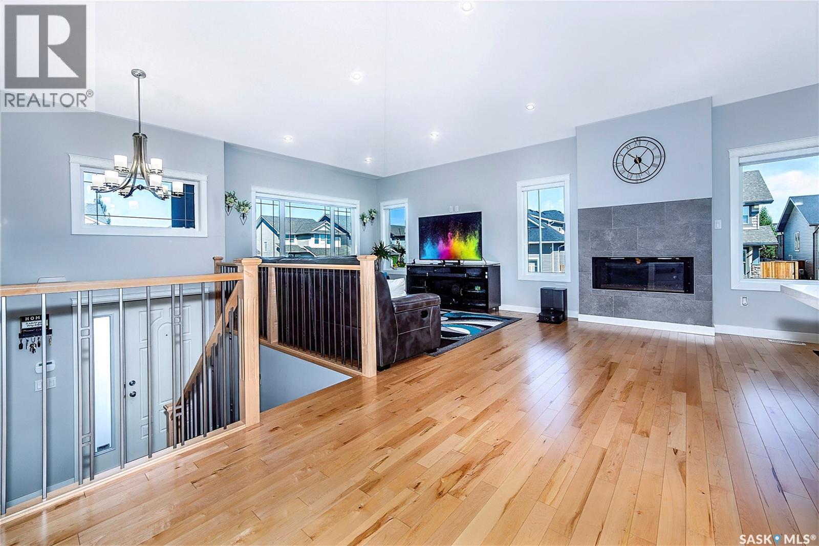 334 Gillies Crescent, Saskatoon, SK - Indoor Photo Showing Living Room With Fireplace