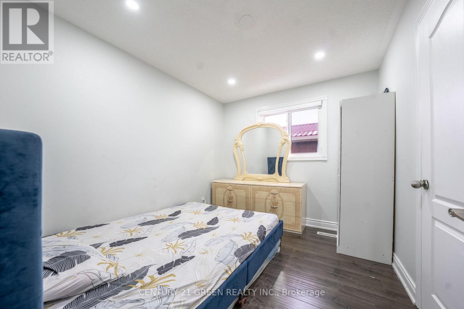 61 Kingknoll Drive, Brampton, ON - Indoor Photo Showing Bedroom