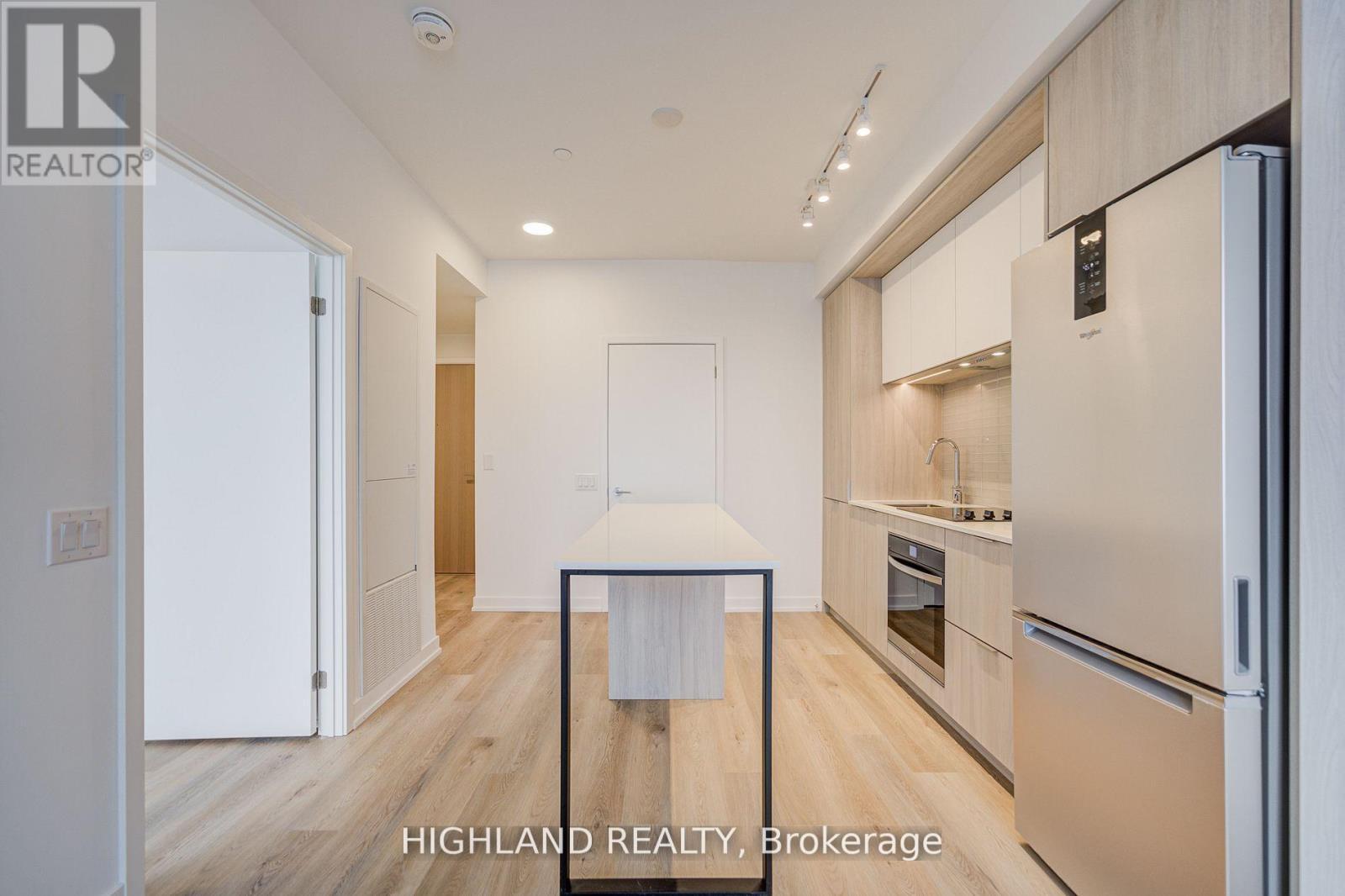 3409 - 395 Square One Drive, Mississauga, ON - Indoor