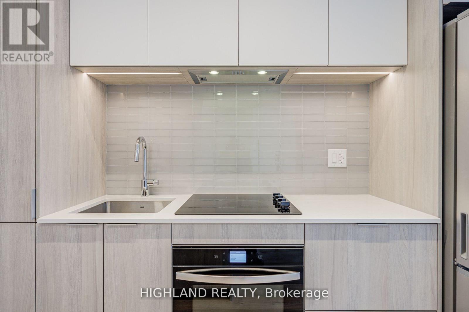 3409 - 395 Square One Drive, Mississauga, ON - Indoor Photo Showing Kitchen