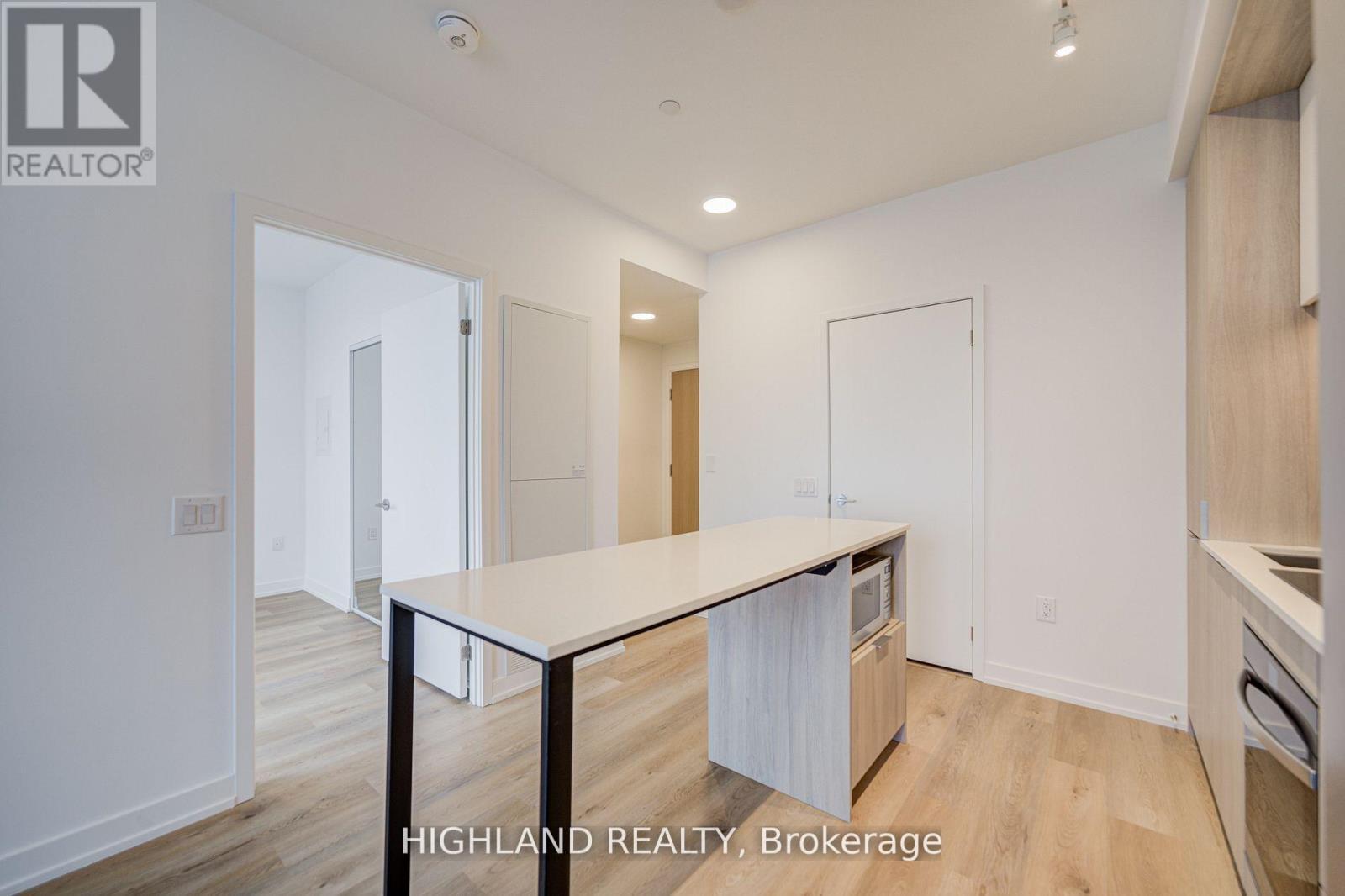 3409 - 395 Square One Drive, Mississauga, ON - Indoor