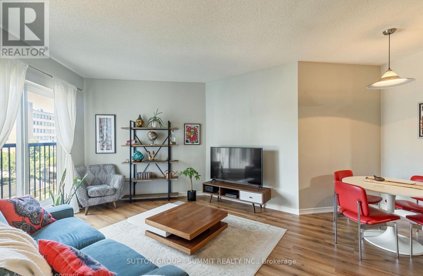 411 - 135 James Street S, Hamilton, ON - Indoor Photo Showing Living Room