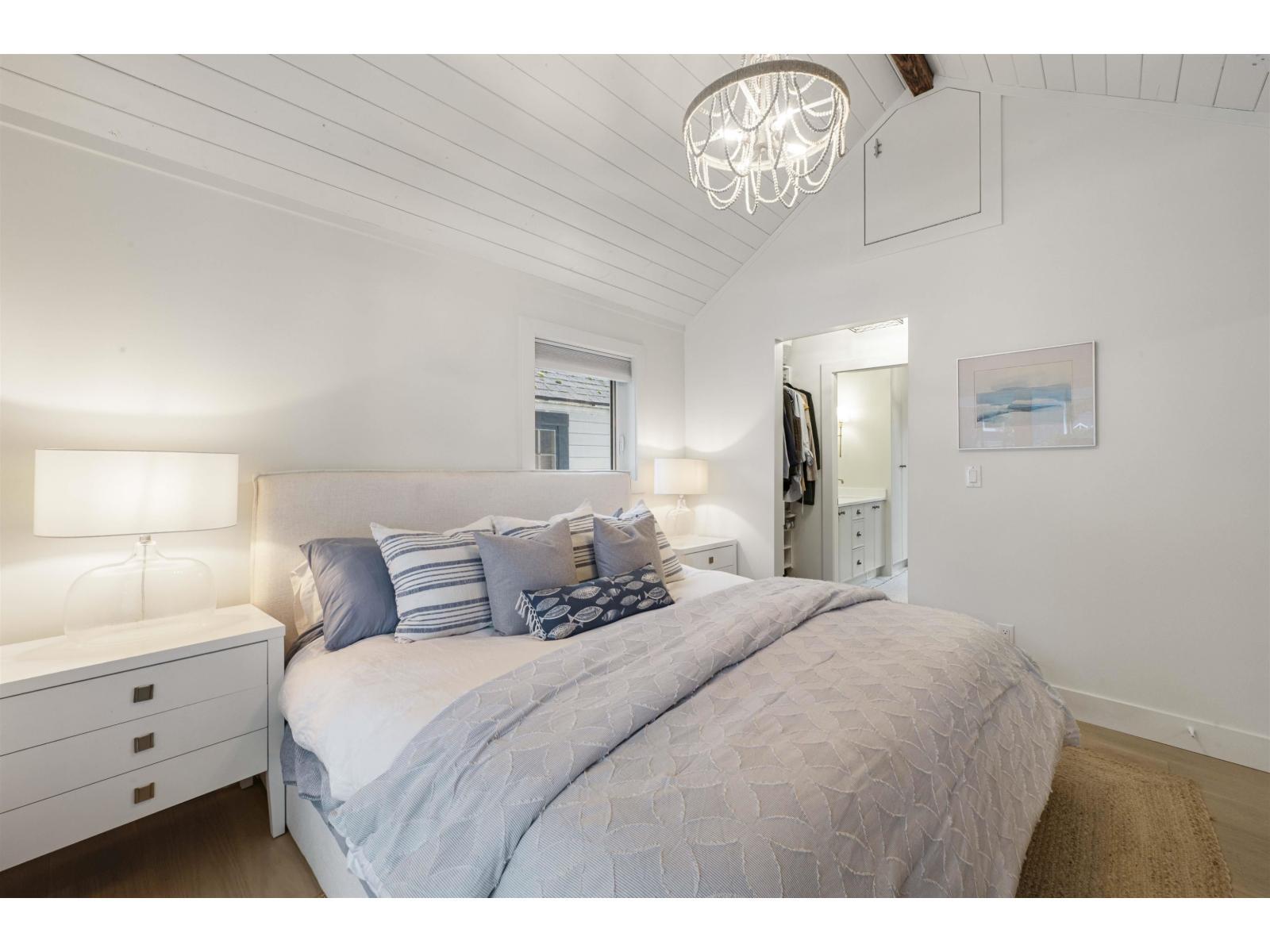 2831 Gordon Avenue, Surrey, BC - Indoor Photo Showing Bedroom