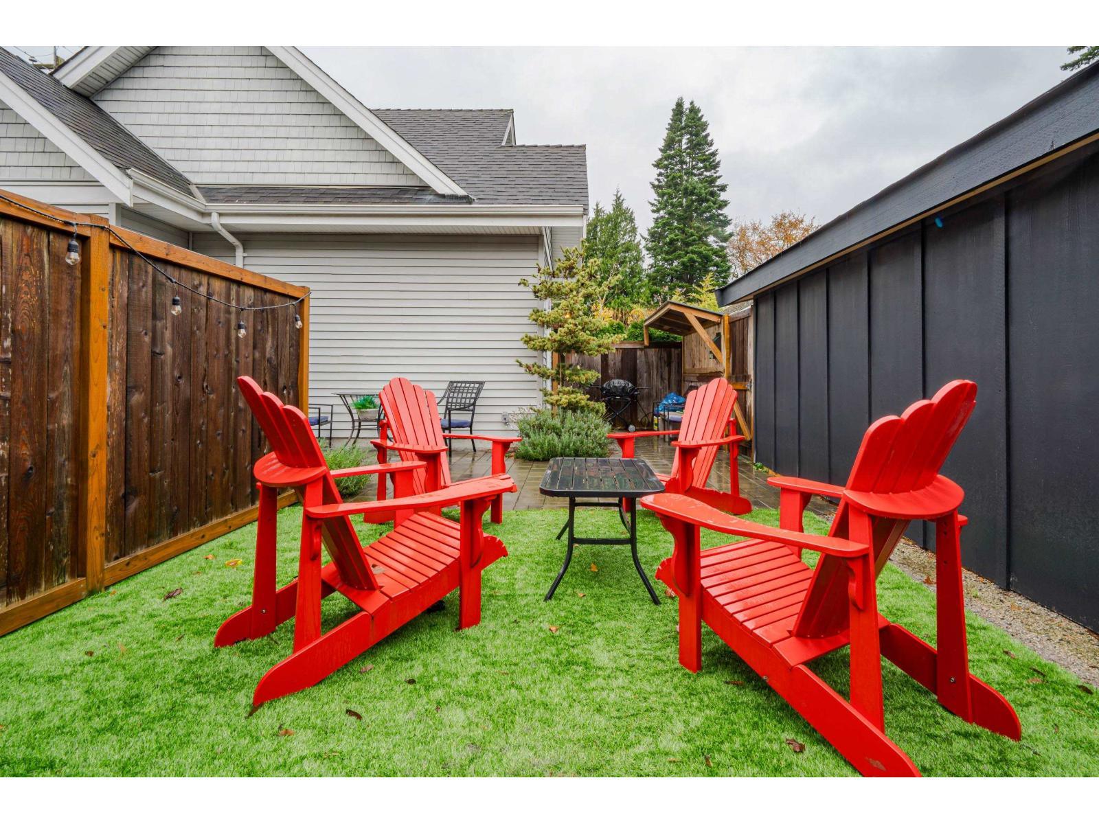 2831 Gordon Avenue, Surrey, BC - Outdoor With Exterior