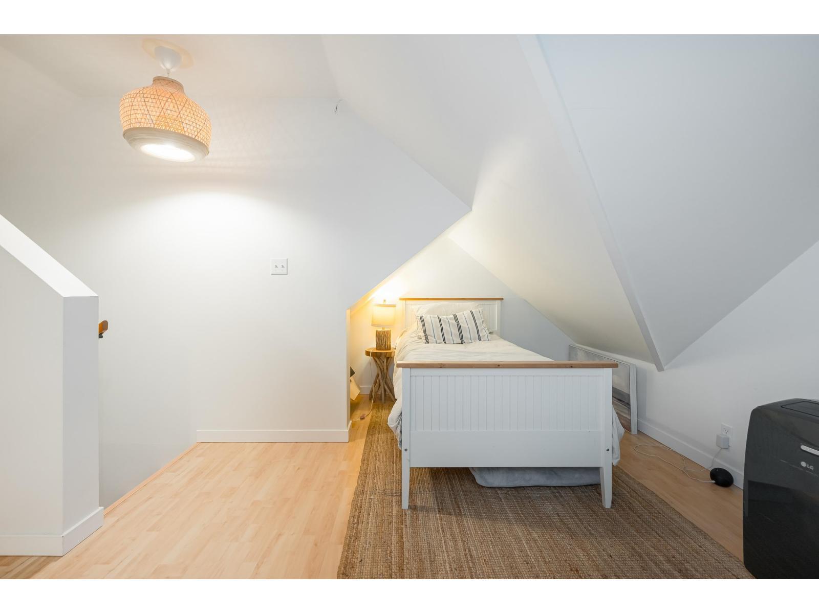 2831 Gordon Avenue, Surrey, BC - Indoor