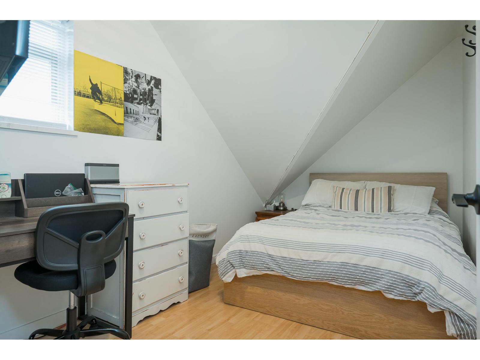 2831 Gordon Avenue, Surrey, BC - Indoor Photo Showing Bedroom