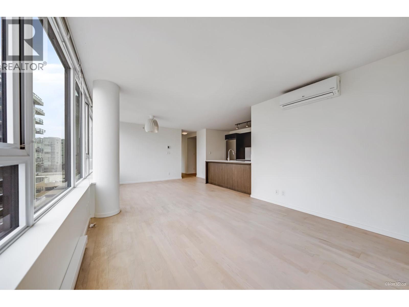 1110 7888 Ackroyd Road, Richmond, BC - Indoor With Fireplace