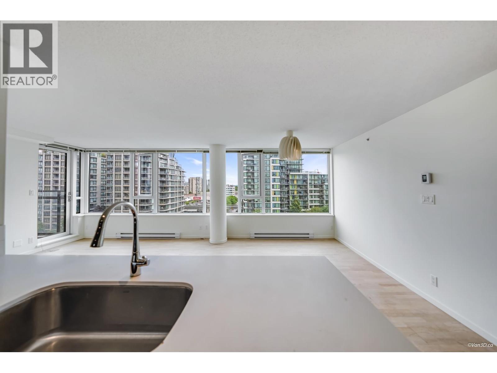 1110 7888 Ackroyd Road, Richmond, BC - Indoor Photo Showing Kitchen
