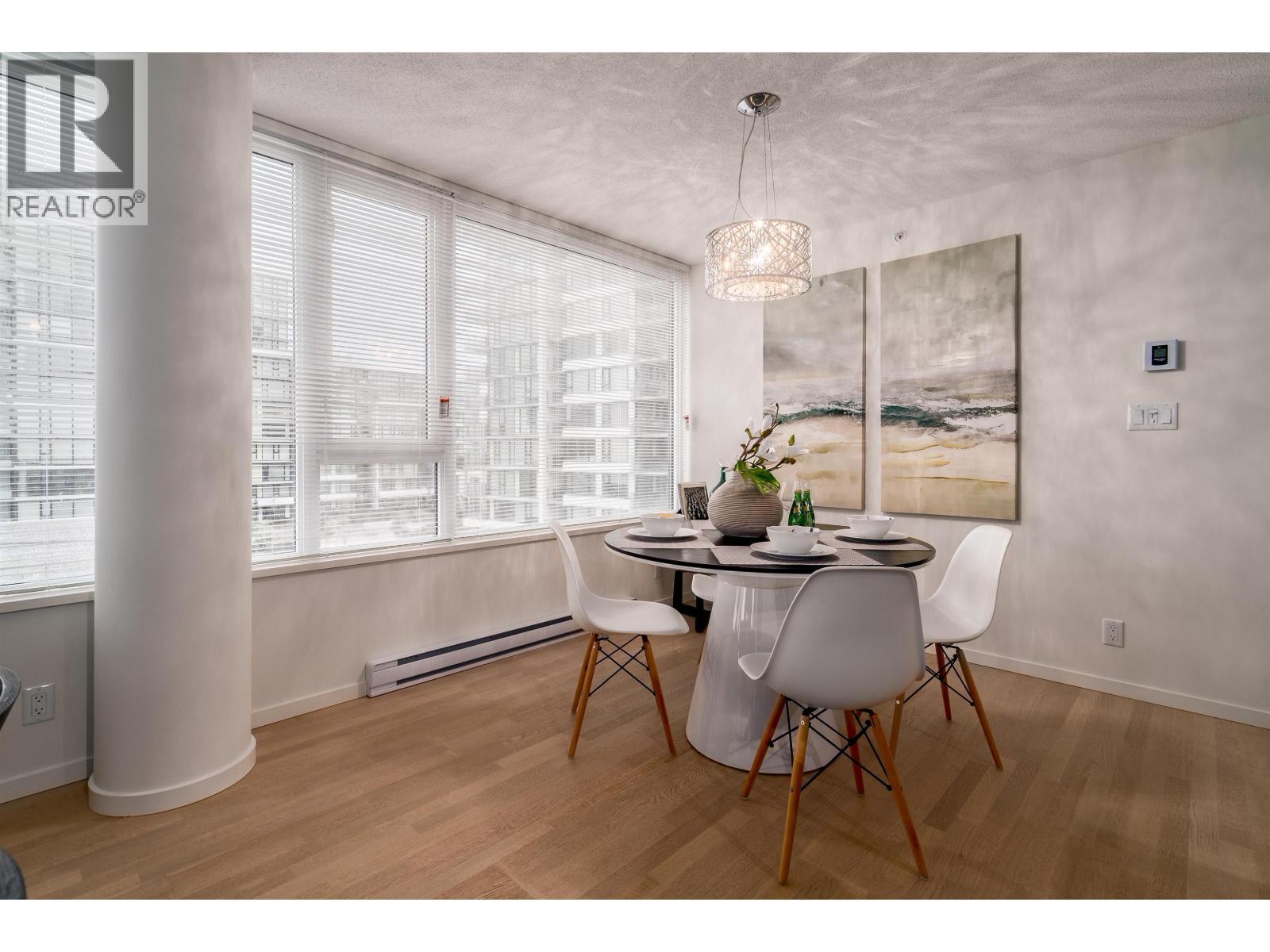 1110 7888 Ackroyd Road, Richmond, BC - Indoor Photo Showing Dining Room