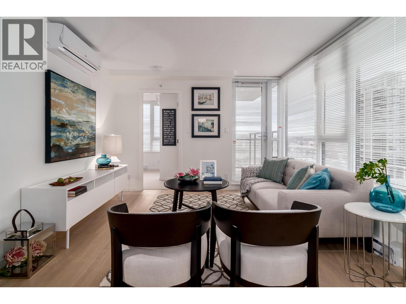 1110 7888 Ackroyd Road, Richmond, BC - Indoor Photo Showing Living Room