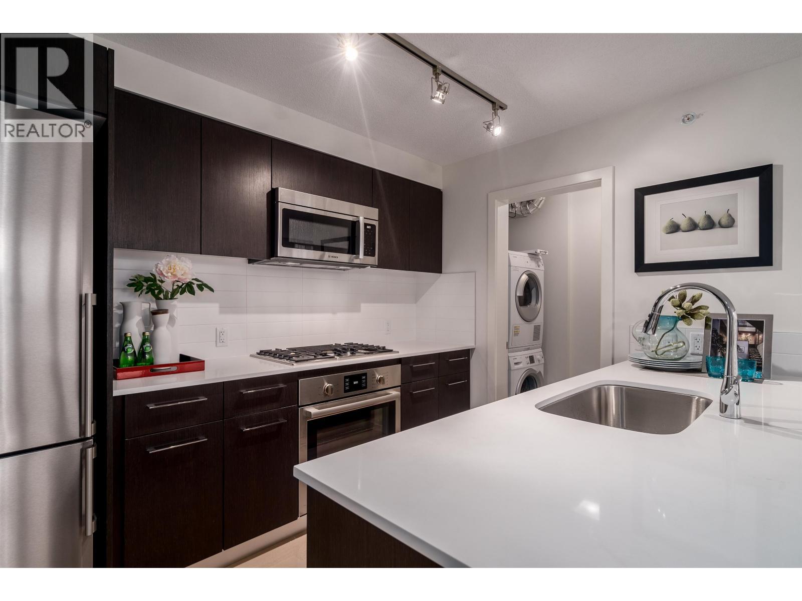 1110 7888 Ackroyd Road, Richmond, BC - Indoor Photo Showing Kitchen With Upgraded Kitchen