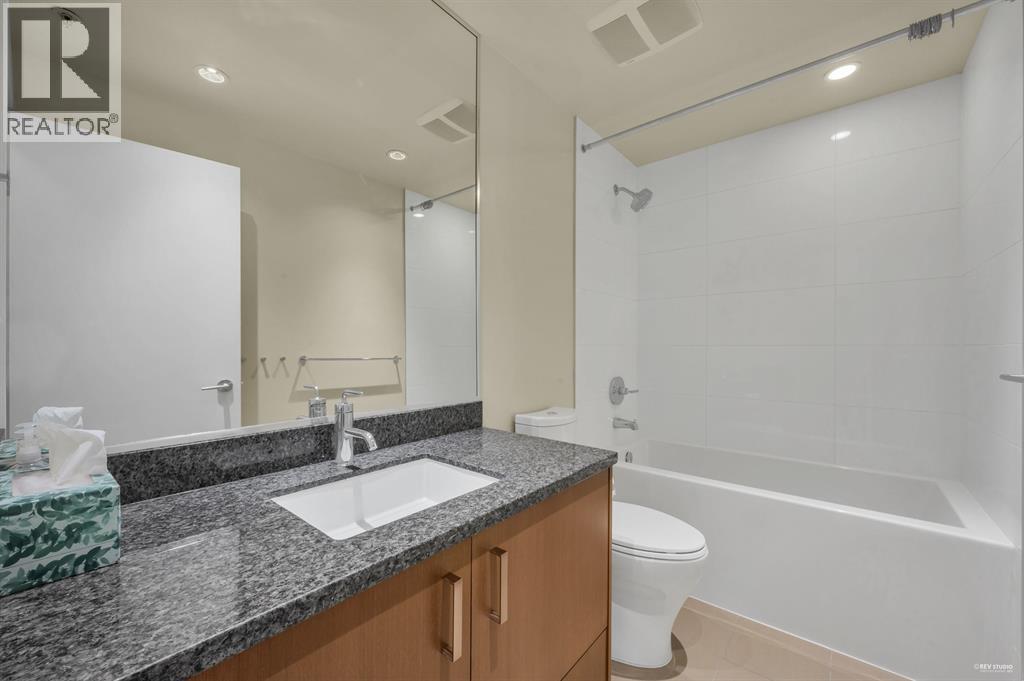 1508 3008 Glen Drive, Coquitlam, BC - Indoor Photo Showing Bathroom