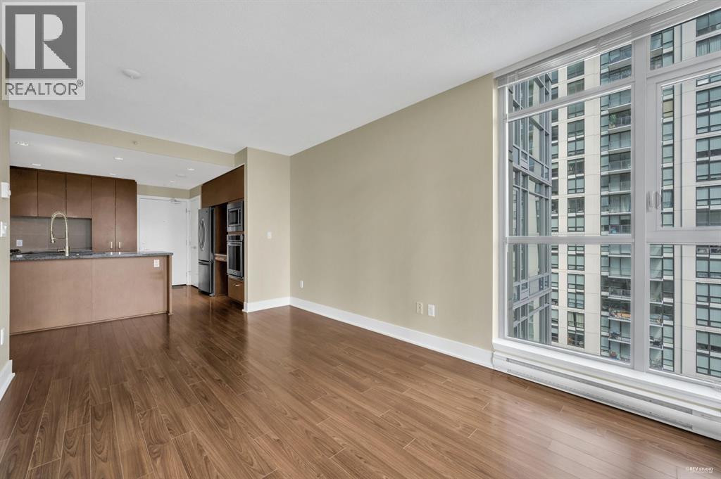 1508 3008 Glen Drive, Coquitlam, BC - Indoor Photo Showing Other Room