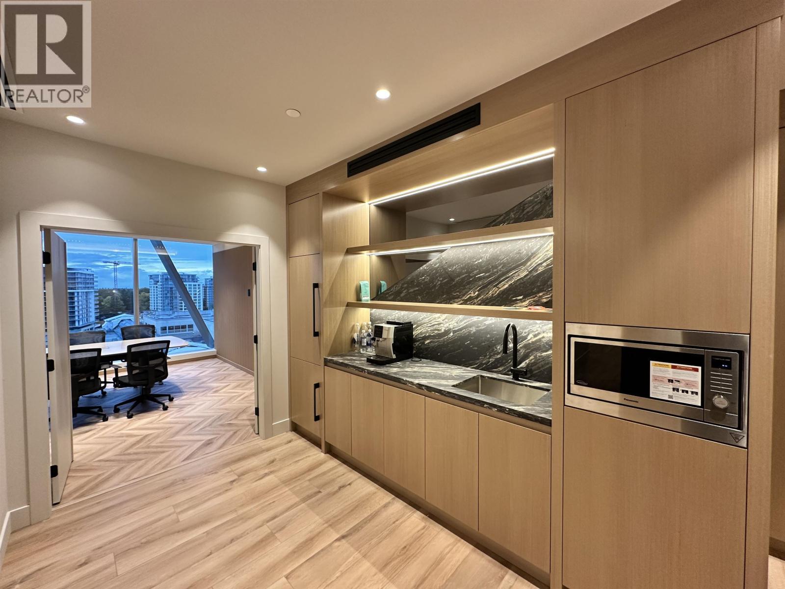 1015 6388 No 3 Road, Richmond, BC