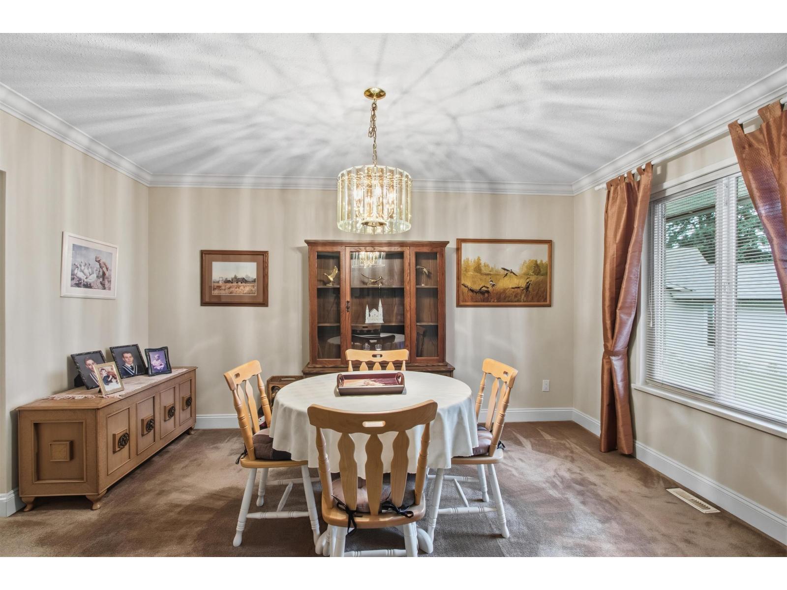 5917 Kildare Place, Surrey, BC - Indoor Photo Showing Dining Room