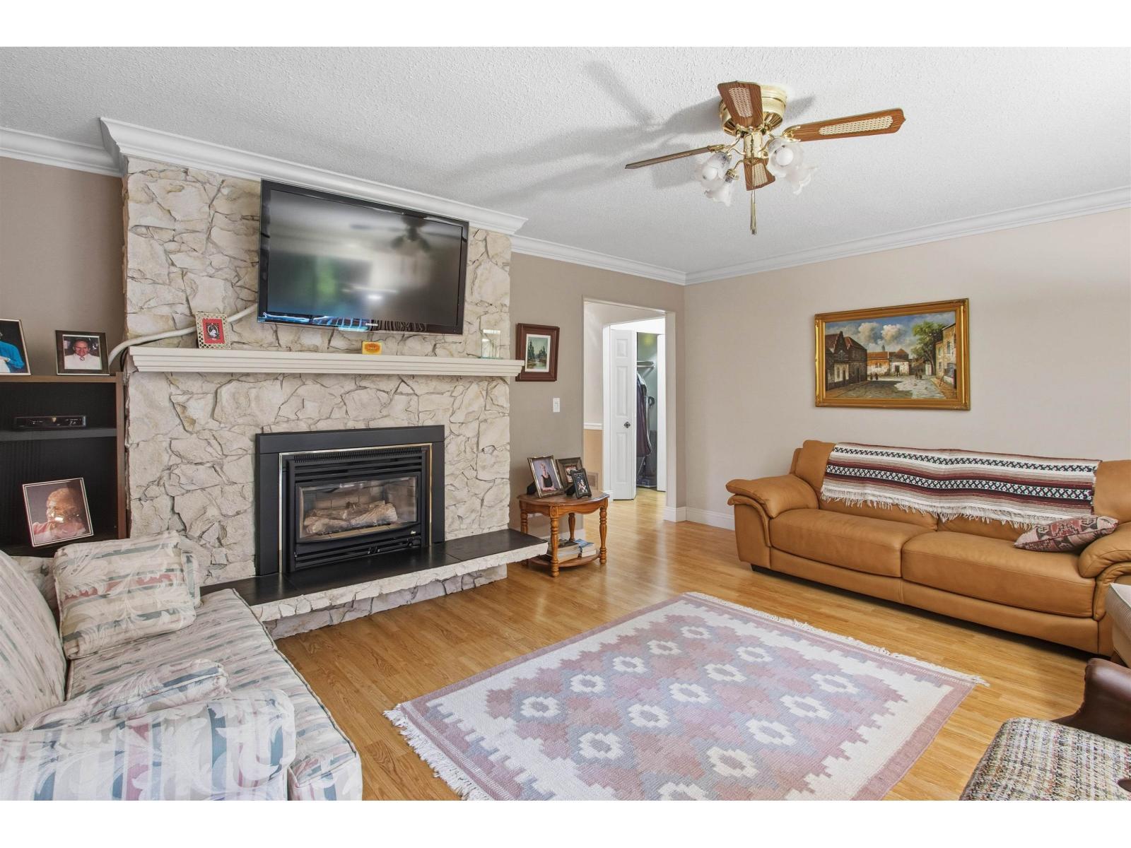 5917 Kildare Place, Surrey, BC - Indoor Photo Showing Living Room With Fireplace