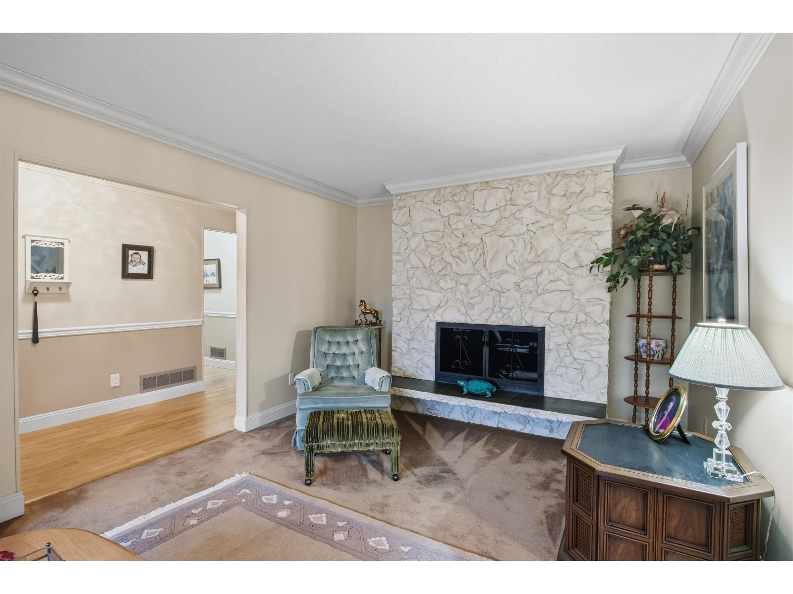 5917 Kildare Place, Surrey, BC - Indoor Photo Showing Living Room With Fireplace