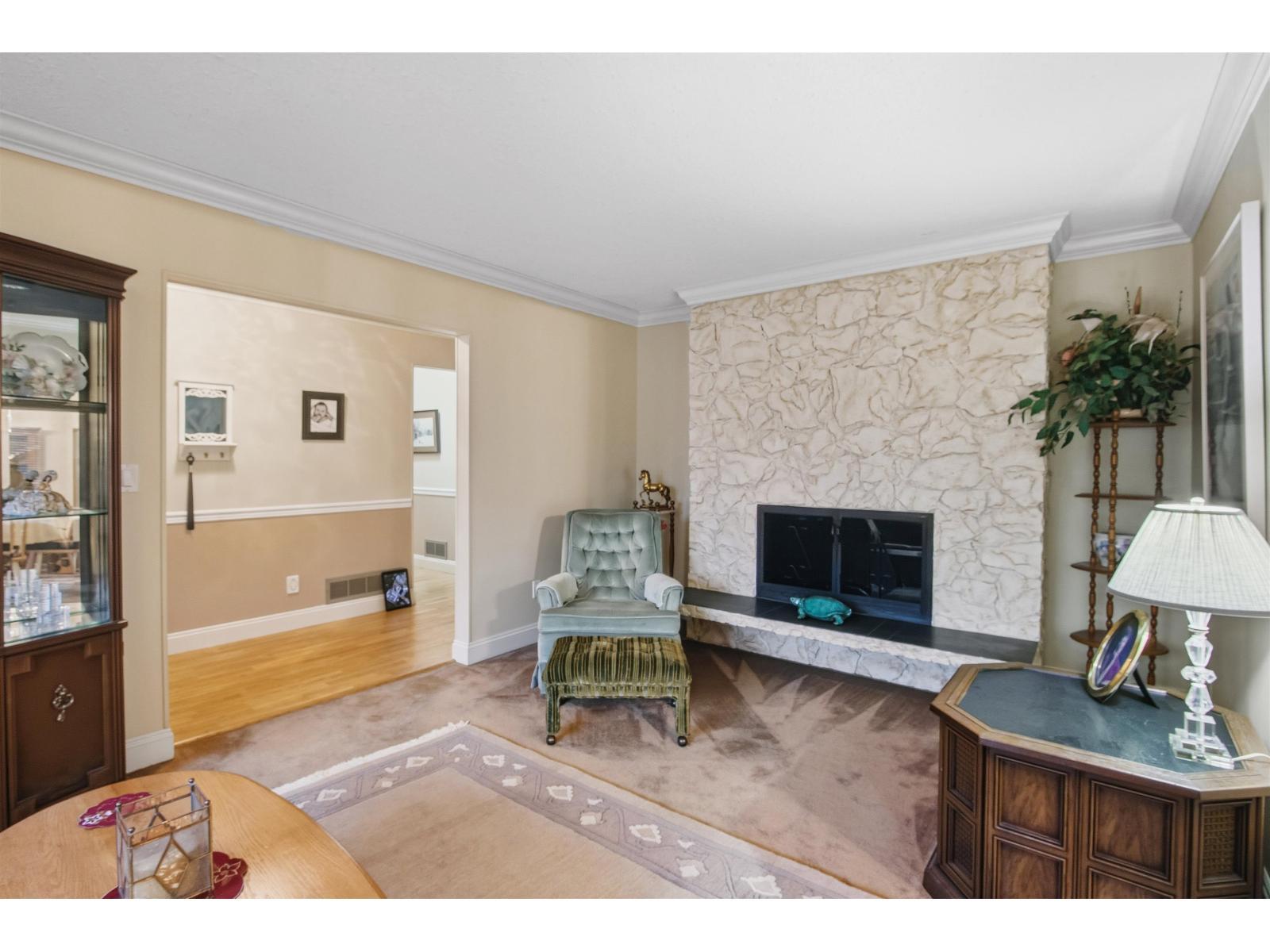5917 Kildare Place, Surrey, BC - Indoor Photo Showing Living Room With Fireplace