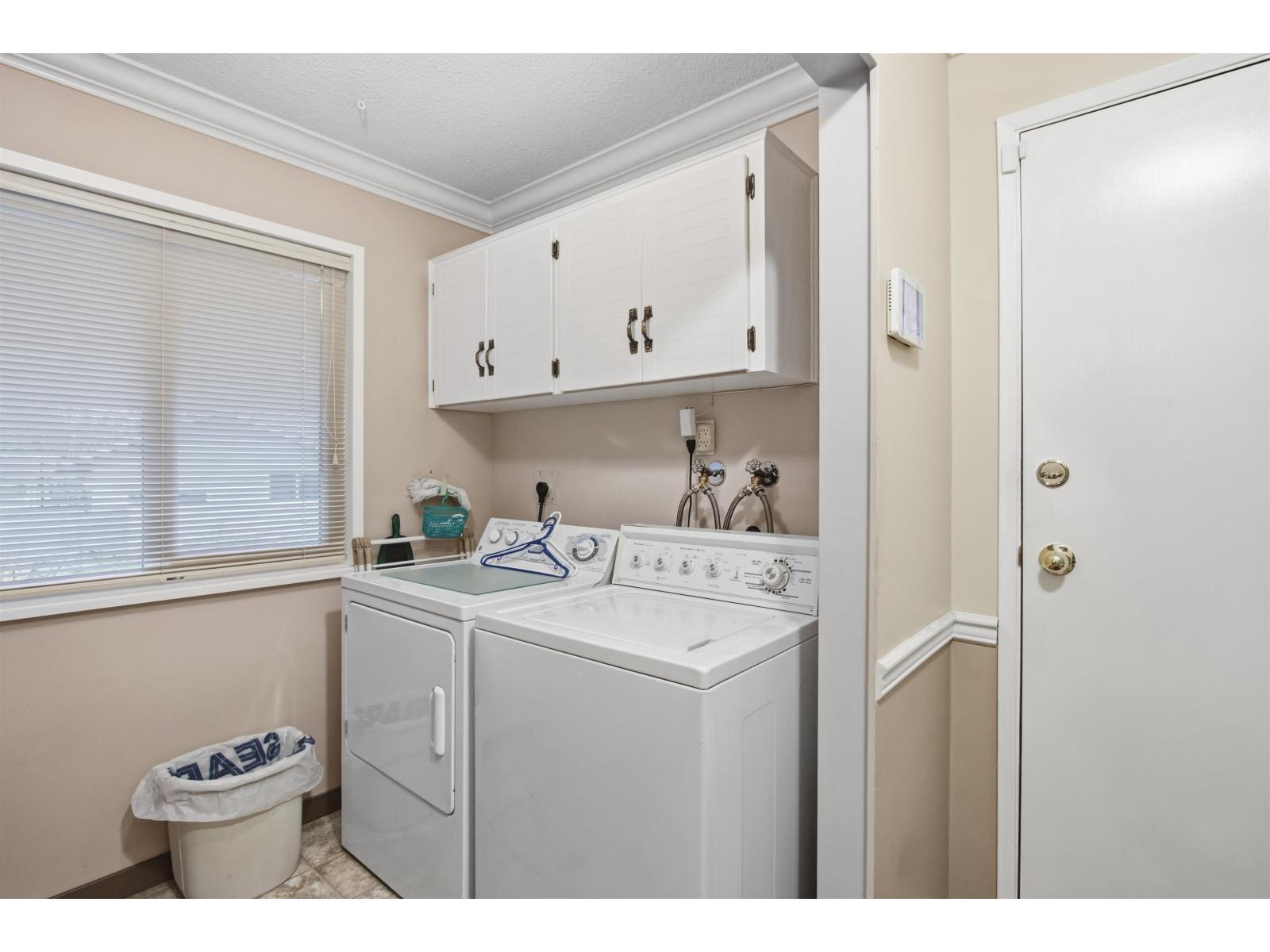 5917 Kildare Place, Surrey, BC - Indoor Photo Showing Laundry Room
