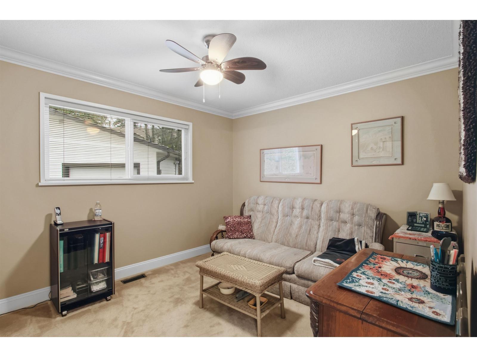 5917 Kildare Place, Surrey, BC - Indoor Photo Showing Living Room