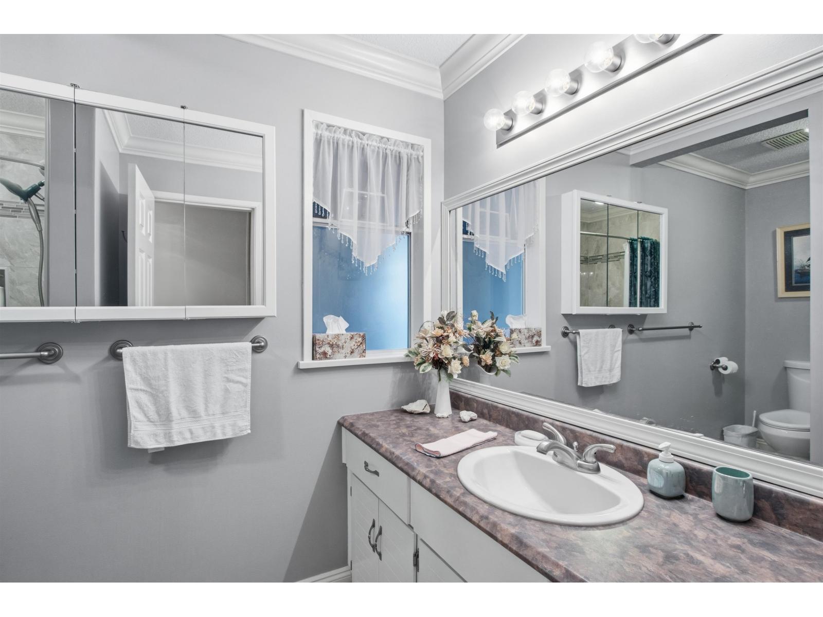 5917 Kildare Place, Surrey, BC - Indoor Photo Showing Bathroom