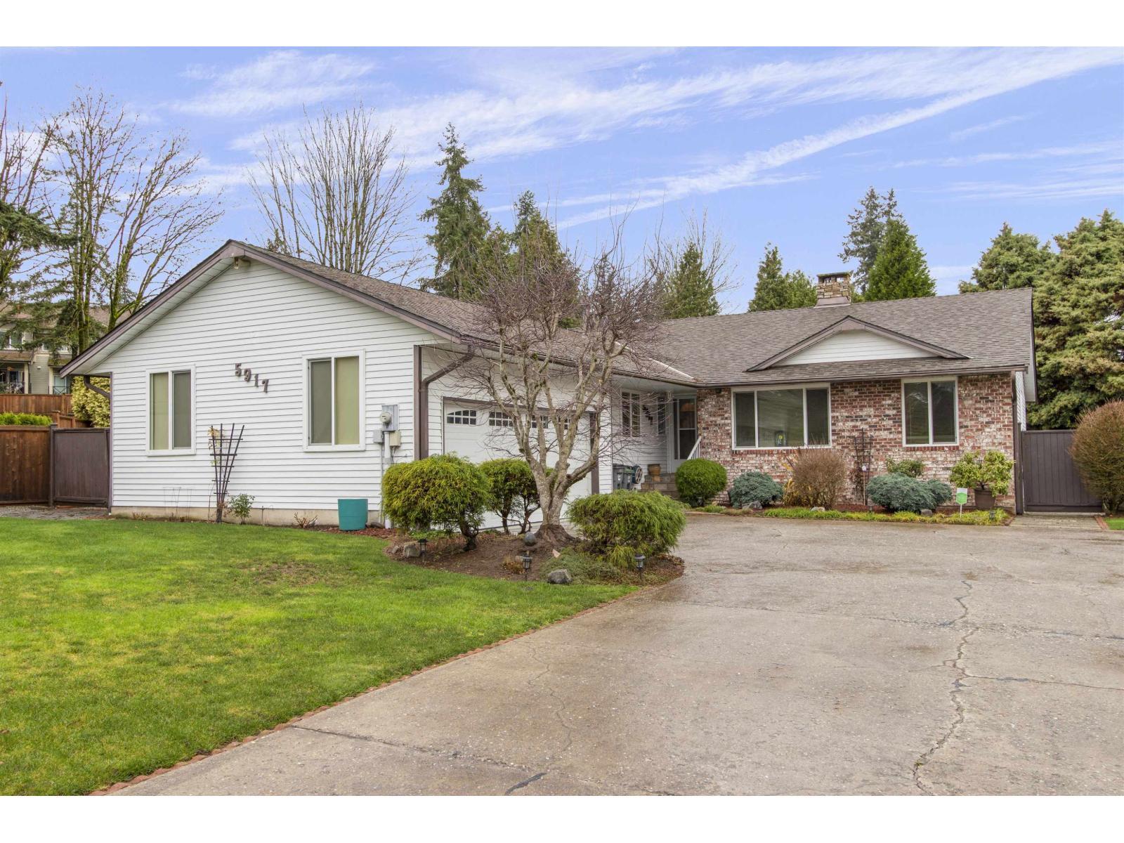 5917 Kildare Place, Surrey, BC - Outdoor With Facade