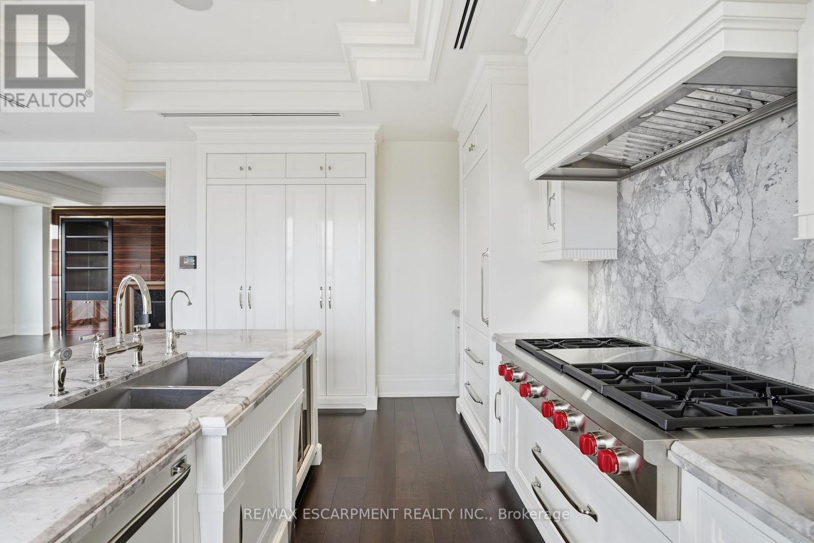 312 - 300 Randall Street, Oakville, ON - Indoor Photo Showing Kitchen With Double Sink With Upgraded Kitchen