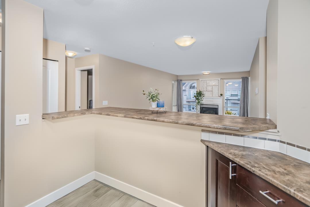 401 33738 King Road, Abbotsford, BC - Indoor Photo Showing Other Room