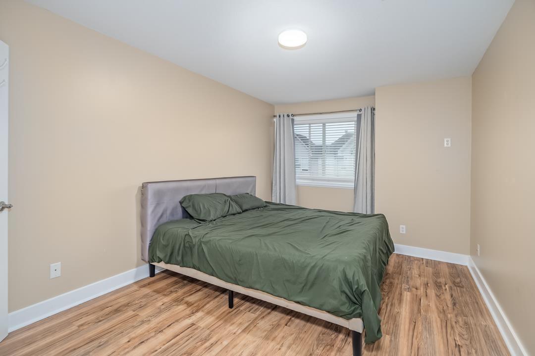 401 33738 King Road, Abbotsford, BC - Indoor Photo Showing Bedroom