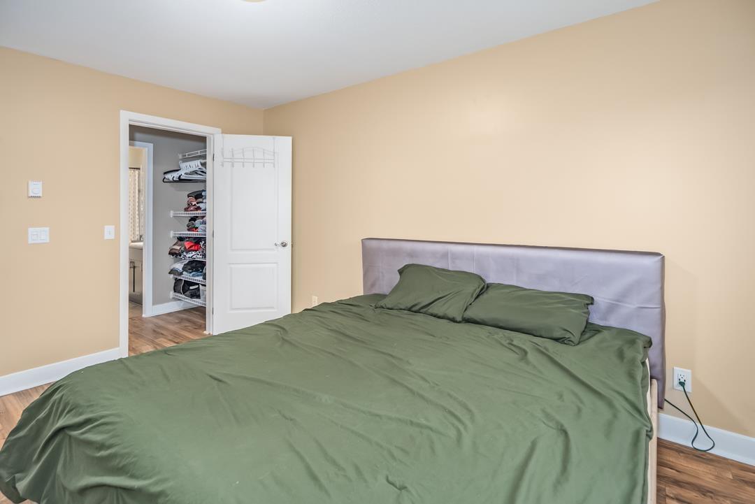 401 33738 King Road, Abbotsford, BC - Indoor Photo Showing Bedroom