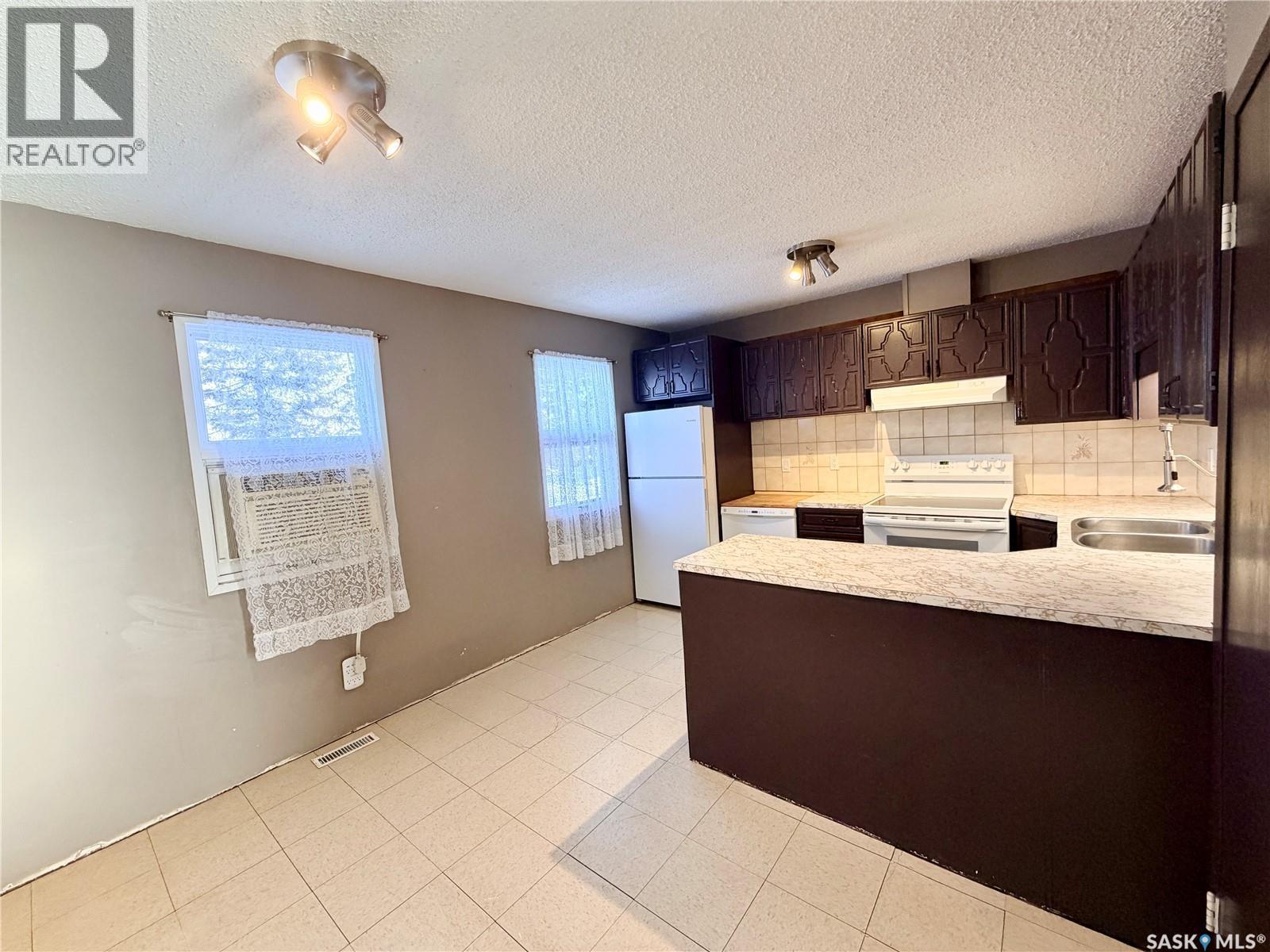 20 4Th Avenue E, Neilburg, SK - Indoor Photo Showing Kitchen With Double Sink