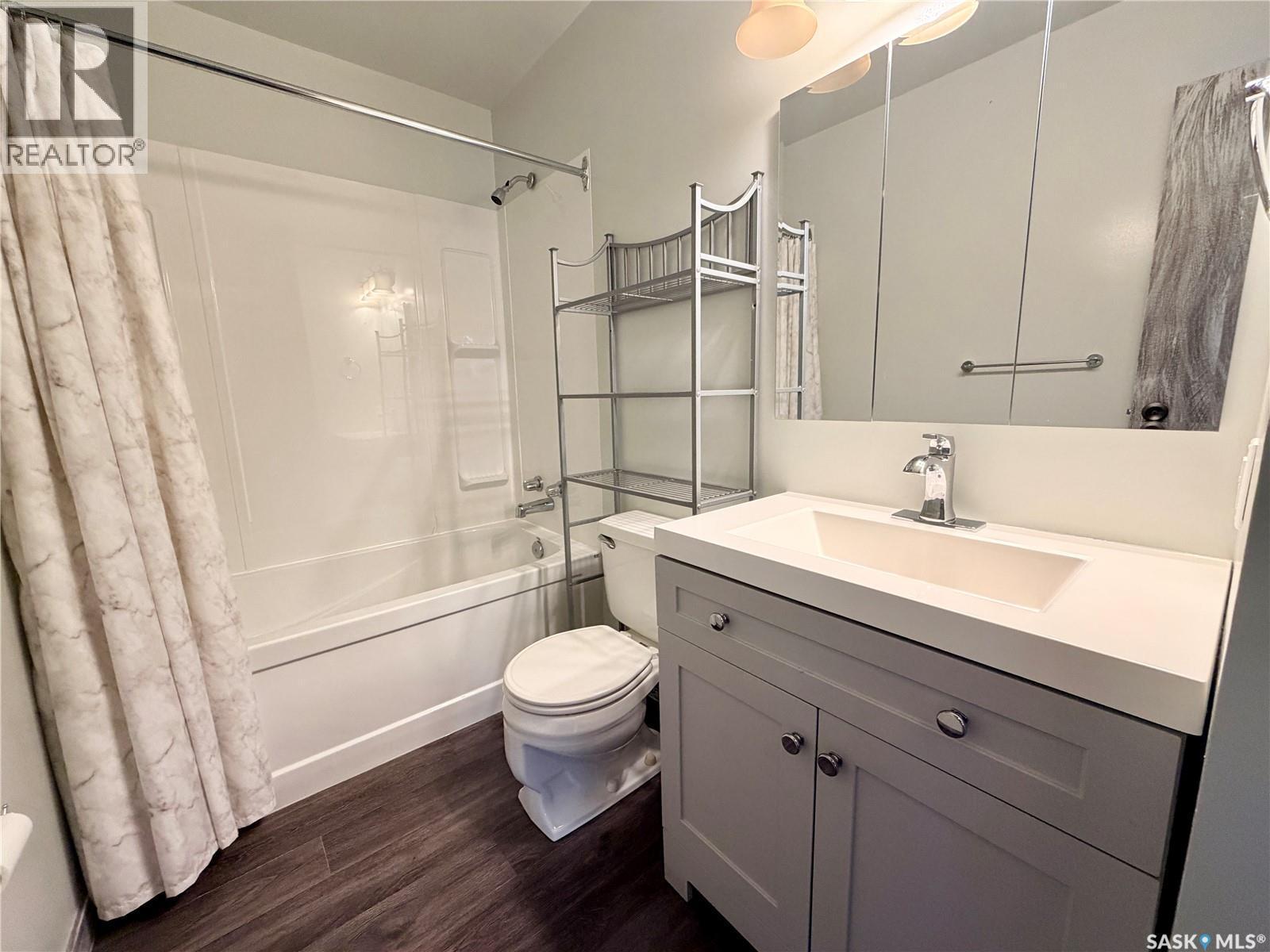 20 4Th Avenue E, Neilburg, SK - Indoor Photo Showing Bathroom