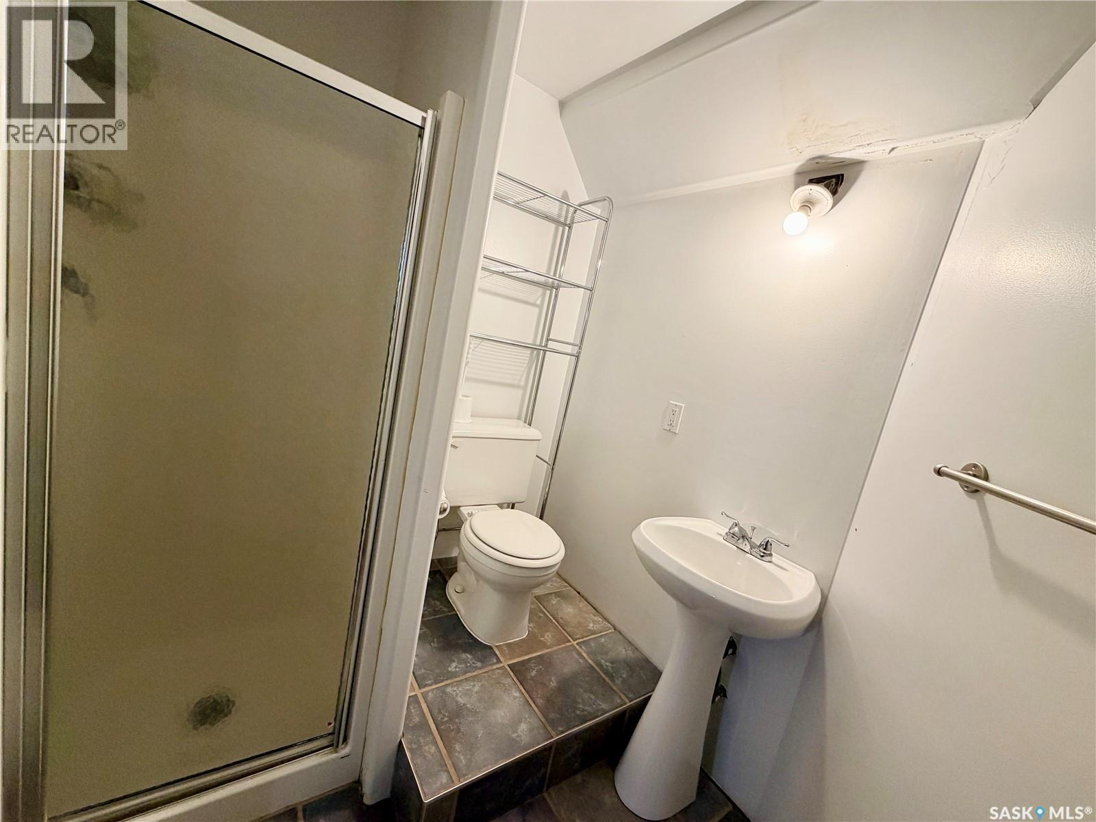 20 4Th Avenue E, Neilburg, SK - Indoor Photo Showing Bathroom