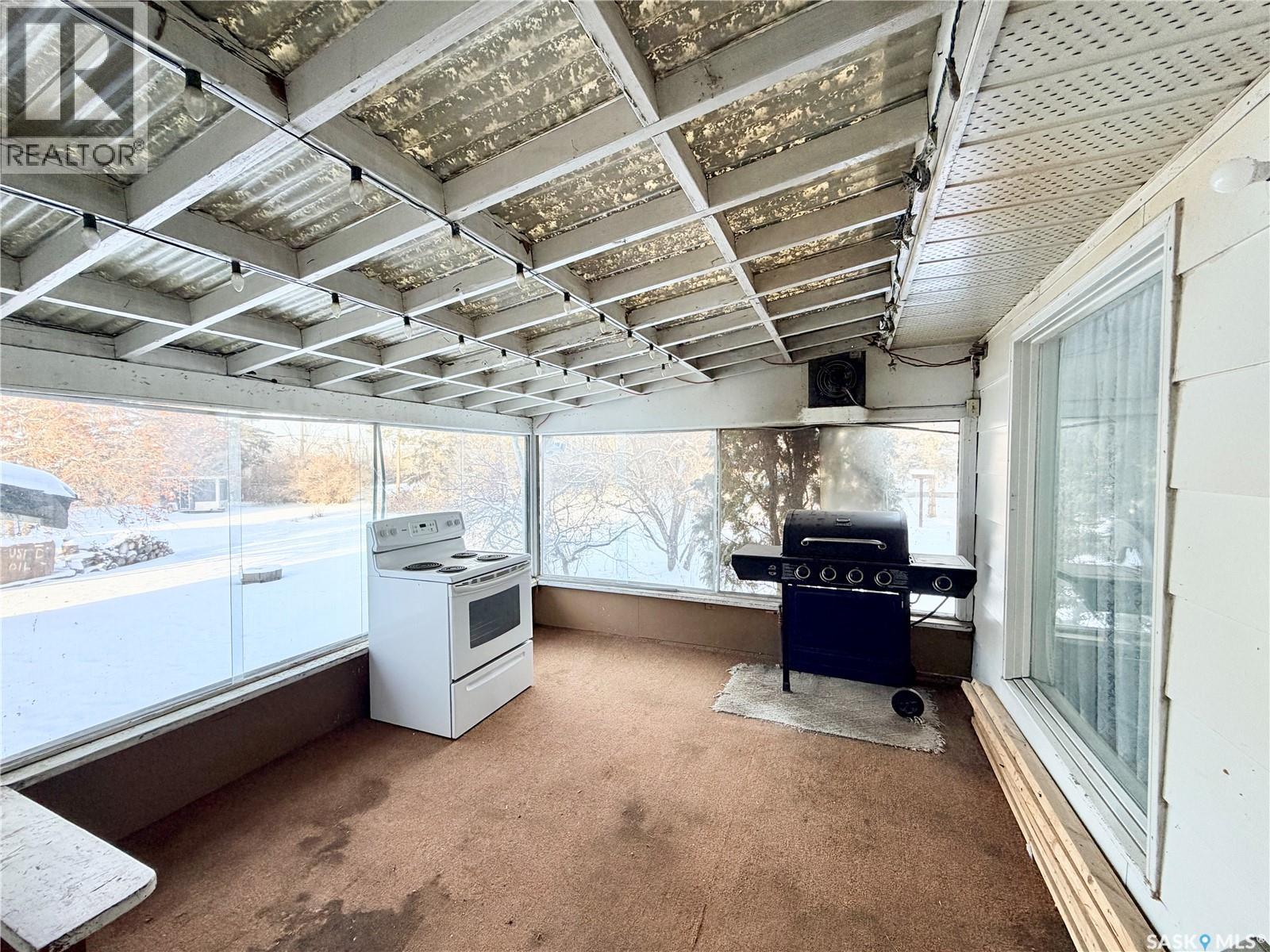 20 4Th Avenue E, Neilburg, SK - Indoor