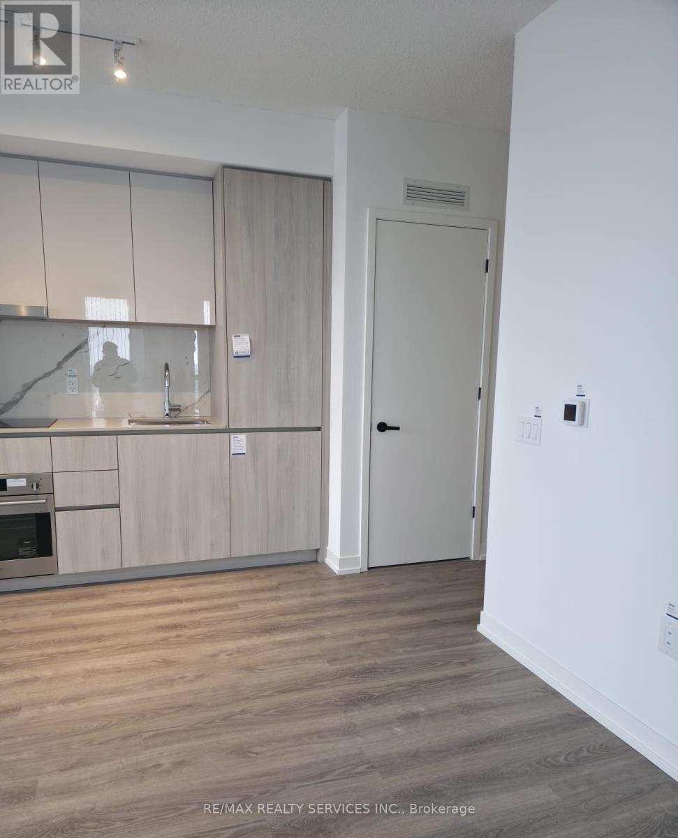 1706 - 8 Interchange Way W, Vaughan, ON - Indoor