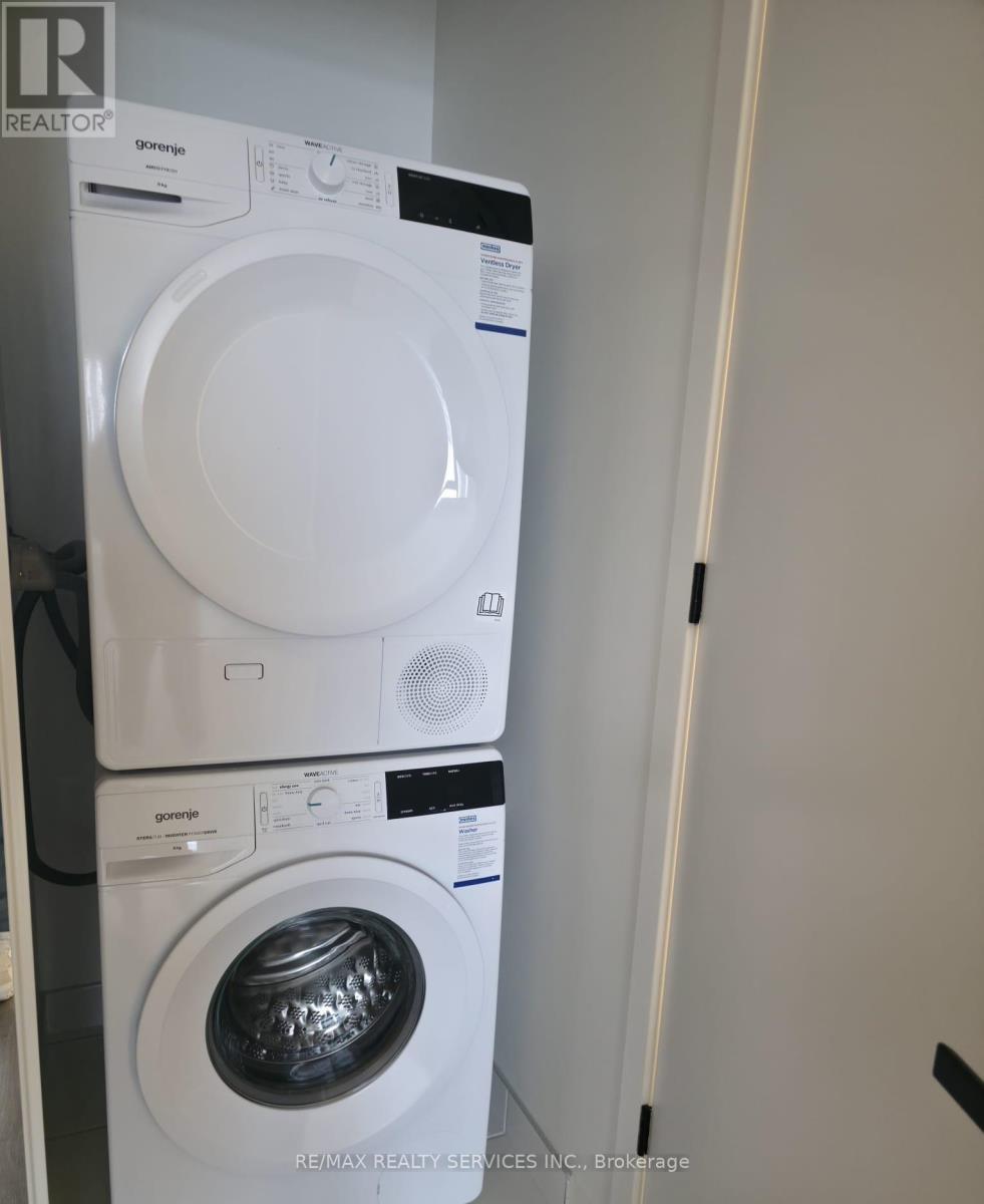2008 - 8 Interchange Way, Vaughan, ON - Indoor Photo Showing Laundry Room